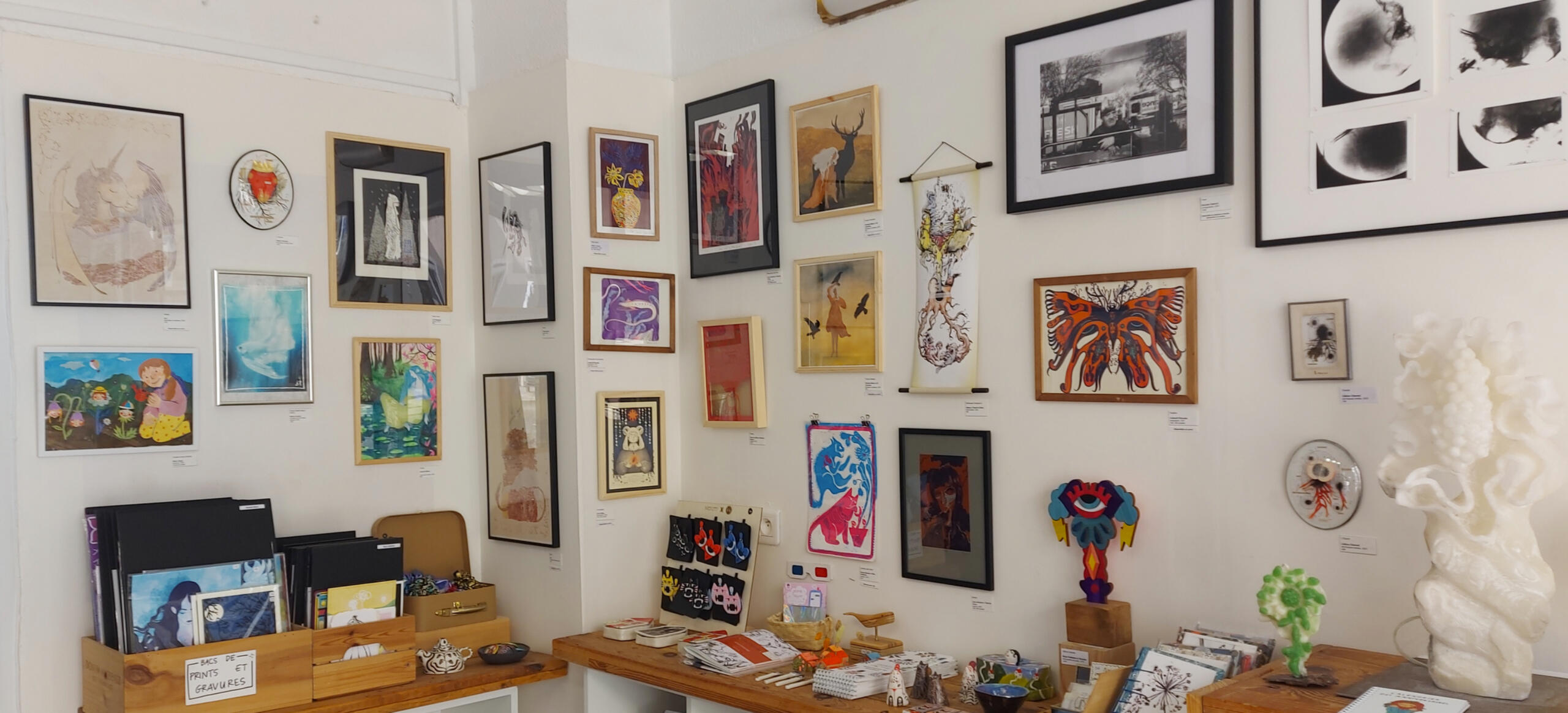 Hybride exhibition general view